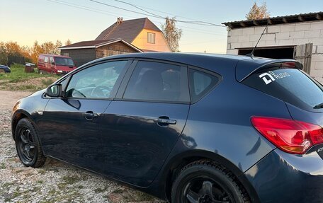 Opel Astra J, 2010 год, 650 000 рублей, 2 фотография