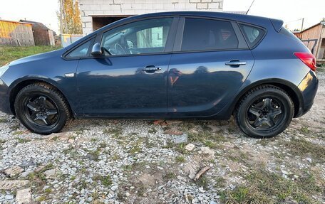 Opel Astra J, 2010 год, 650 000 рублей, 3 фотография