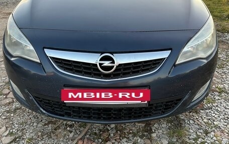 Opel Astra J, 2010 год, 650 000 рублей, 4 фотография