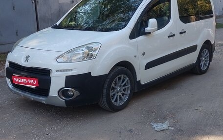 Peugeot Partner II рестайлинг 2, 2014 год, 850 000 рублей, 2 фотография