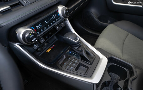 Toyota RAV4, 2025 год, 4 140 000 рублей, 15 фотография