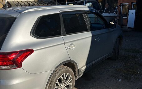 Mitsubishi Outlander III рестайлинг 3, 2015 год, 1 800 000 рублей, 4 фотография
