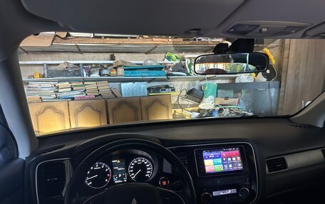 Mitsubishi Outlander III рестайлинг 3, 2015 год, 1 800 000 рублей, 11 фотография
