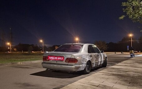 Mercedes-Benz E-Класс, 1997 год, 176 000 рублей, 3 фотография