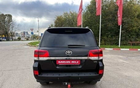 Toyota Land Cruiser 200, 2018 год, 5 900 000 рублей, 3 фотография