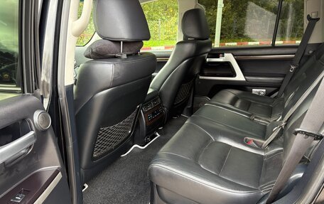 Toyota Land Cruiser 200, 2018 год, 5 900 000 рублей, 21 фотография