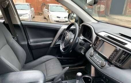 Toyota RAV4, 2017 год, 1 950 000 рублей, 6 фотография