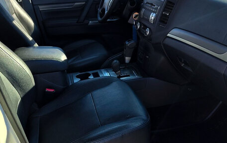 Mitsubishi Pajero IV, 2013 год, 1 850 000 рублей, 18 фотография