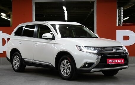Mitsubishi Outlander III рестайлинг 3, 2017 год, 1 849 000 рублей, 3 фотография