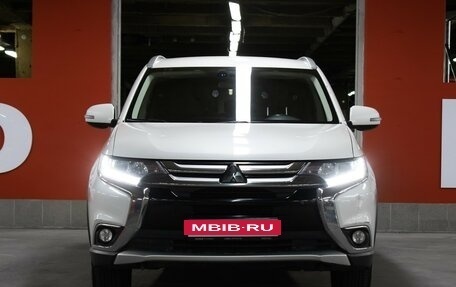 Mitsubishi Outlander III рестайлинг 3, 2017 год, 1 849 000 рублей, 2 фотография