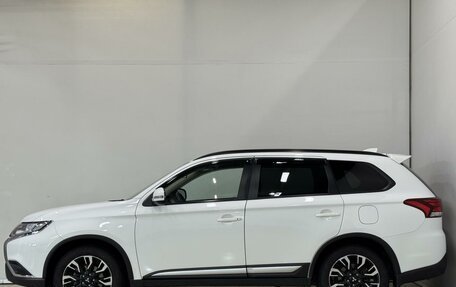 Mitsubishi Outlander III рестайлинг 3, 2021 год, 2 199 000 рублей, 3 фотография