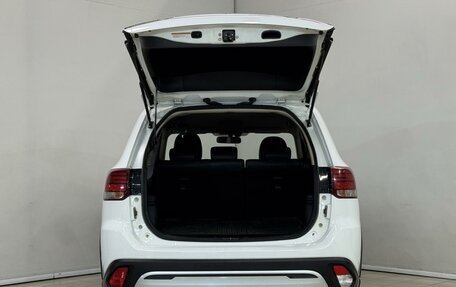 Mitsubishi Outlander III рестайлинг 3, 2021 год, 2 199 000 рублей, 6 фотография