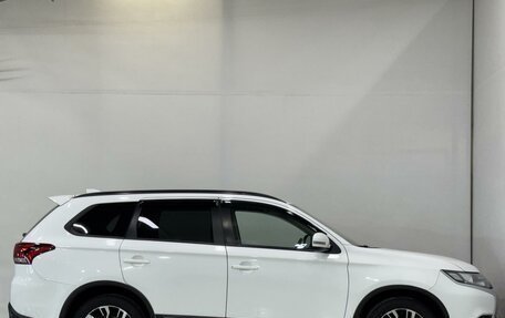 Mitsubishi Outlander III рестайлинг 3, 2021 год, 2 199 000 рублей, 8 фотография