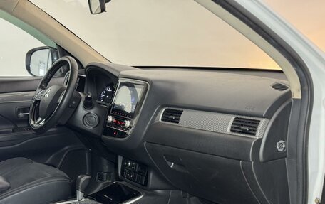 Mitsubishi Outlander III рестайлинг 3, 2021 год, 2 199 000 рублей, 12 фотография