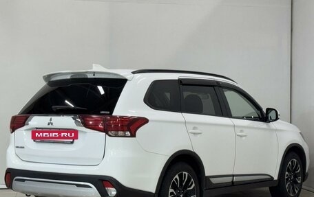 Mitsubishi Outlander III рестайлинг 3, 2021 год, 2 199 000 рублей, 7 фотография