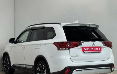 Mitsubishi Outlander III рестайлинг 3, 2021 год, 2 199 000 рублей, 4 фотография