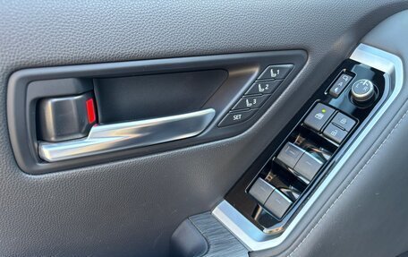 Toyota Land Cruiser, 2021 год, 11 350 000 рублей, 21 фотография