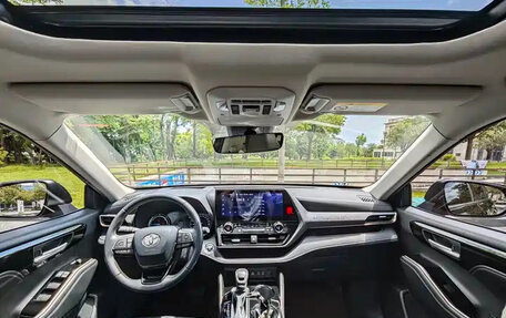 Toyota Highlander, 2022 год, 3 231 555 рублей, 11 фотография