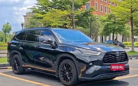 Toyota Highlander, 2022 год, 3 231 555 рублей, 2 фотография