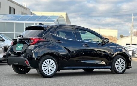 Toyota Yaris, 2021 год, 800 000 рублей, 4 фотография