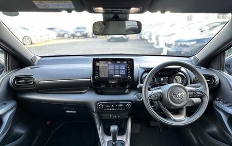 Toyota Yaris, 2021 год, 800 000 рублей, 9 фотография