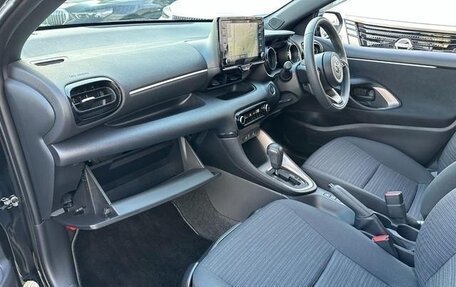 Toyota Yaris, 2021 год, 800 000 рублей, 14 фотография