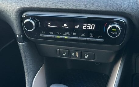 Toyota Yaris, 2021 год, 800 000 рублей, 21 фотография