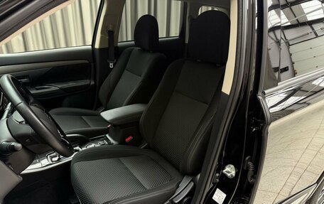 Mitsubishi Outlander III рестайлинг 3, 2018 год, 2 350 000 рублей, 7 фотография