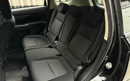 Mitsubishi Outlander III рестайлинг 3, 2018 год, 2 350 000 рублей, 8 фотография
