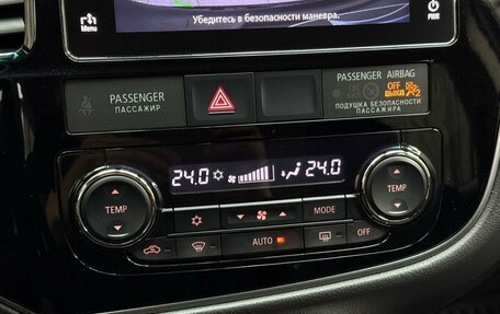 Mitsubishi Outlander III рестайлинг 3, 2018 год, 2 350 000 рублей, 14 фотография