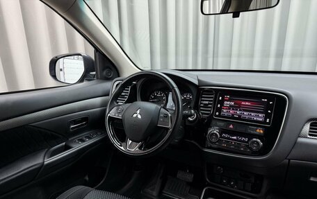 Mitsubishi Outlander III рестайлинг 3, 2018 год, 2 350 000 рублей, 9 фотография