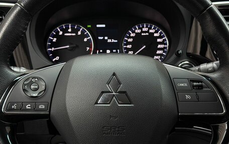 Mitsubishi Outlander III рестайлинг 3, 2018 год, 2 350 000 рублей, 11 фотография