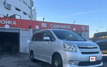 Toyota Noah III, 2010 год, 1 385 000 рублей, 2 фотография