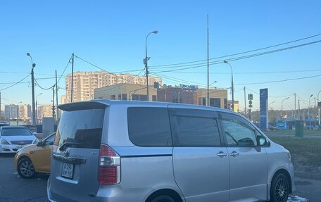 Toyota Noah III, 2010 год, 1 385 000 рублей, 3 фотография