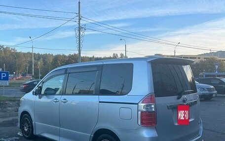 Toyota Noah III, 2010 год, 1 385 000 рублей, 4 фотография