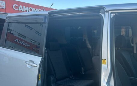 Toyota Noah III, 2010 год, 1 385 000 рублей, 10 фотография