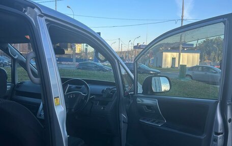 Toyota Noah III, 2010 год, 1 385 000 рублей, 9 фотография