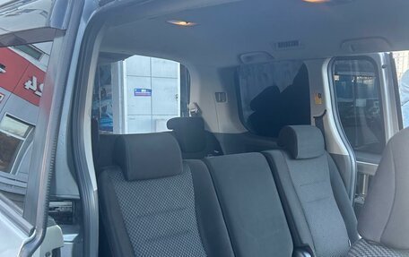 Toyota Noah III, 2010 год, 1 385 000 рублей, 14 фотография