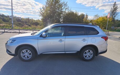 Mitsubishi Outlander III рестайлинг 3, 2022 год, 3 100 000 рублей, 5 фотография