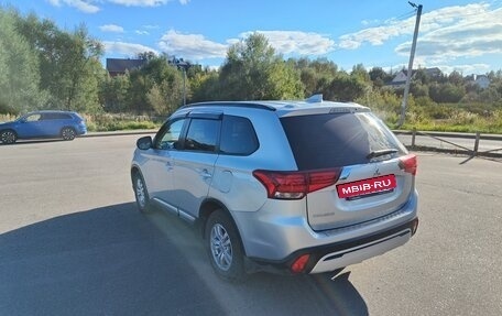 Mitsubishi Outlander III рестайлинг 3, 2022 год, 3 100 000 рублей, 4 фотография