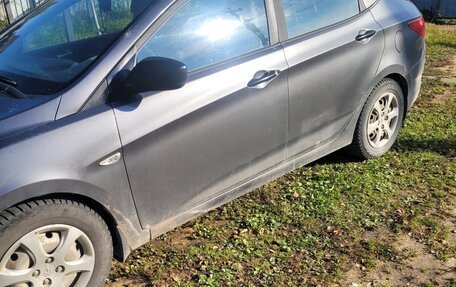 Hyundai Solaris II рестайлинг, 2012 год, 350 000 рублей, 2 фотография