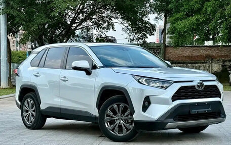 Toyota RAV4, 2022 год, 2 450 001 рублей, 3 фотография
