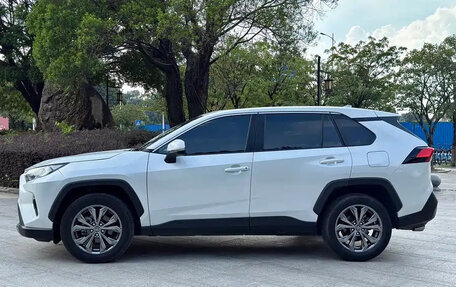 Toyota RAV4, 2022 год, 2 450 001 рублей, 4 фотография