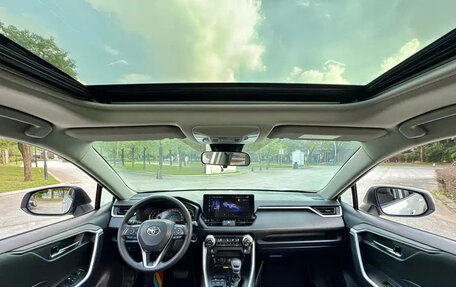 Toyota RAV4, 2022 год, 2 450 001 рублей, 8 фотография