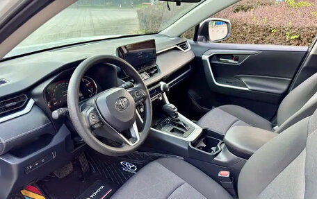 Toyota RAV4, 2022 год, 2 450 001 рублей, 10 фотография