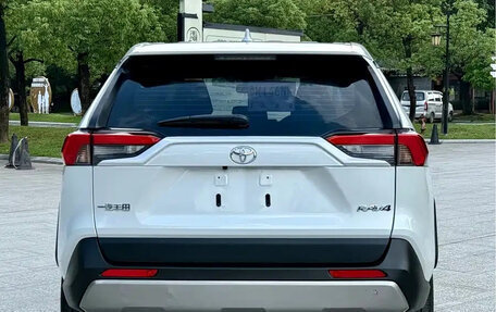 Toyota RAV4, 2022 год, 2 450 001 рублей, 5 фотография
