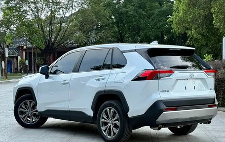 Toyota RAV4, 2022 год, 2 450 001 рублей, 6 фотография