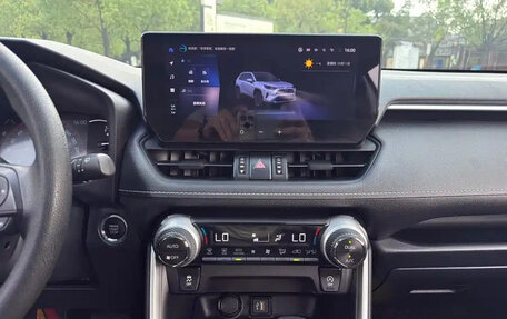 Toyota RAV4, 2022 год, 2 450 001 рублей, 15 фотография