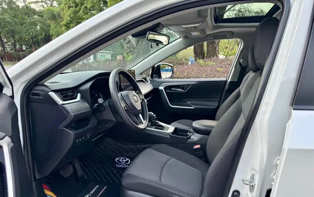 Toyota RAV4, 2022 год, 2 450 001 рублей, 9 фотография