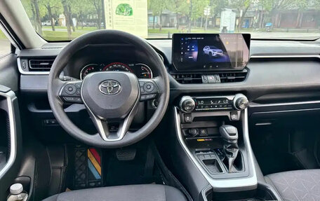 Toyota RAV4, 2022 год, 2 450 001 рублей, 16 фотография